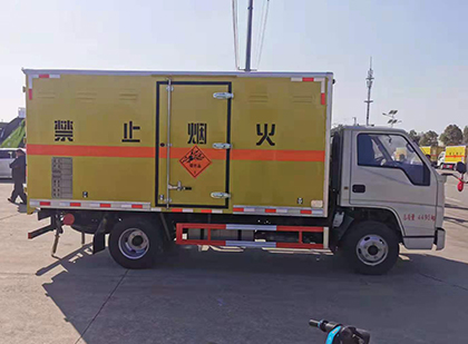 枣强爆破器材运输车工人安全操作规范与智能技术保障